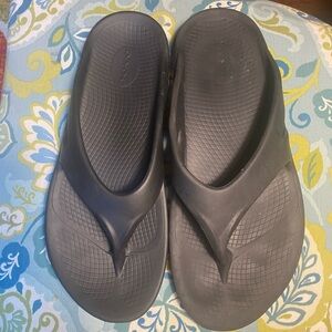 OOFOS Black Recovery Sandals Women’s 15